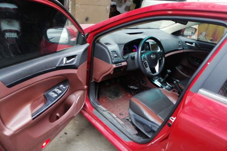 Used BYD Surui 2015 1.5L Manual Luxury Model Driver Seat