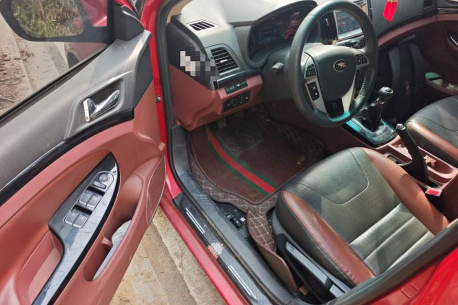 Used BYD Surui 2015 Revised Version 1.5L Manual Luxury Edition Driver Seat