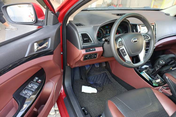 Used BYD Surui 2015 1.5L Manual Luxury Model Driver Seat