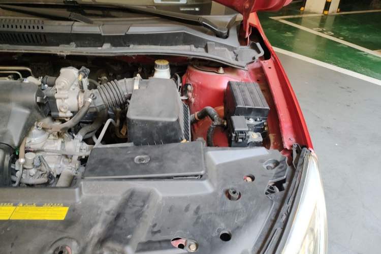 Used BYD Surui 2015 Revised Version 1.5L Manual Luxury Edition Engine Bay Left
