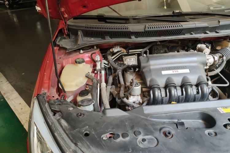 Used BYD Surui 2015 Revised Version 1.5L Manual Luxury Edition Engine Bay Right