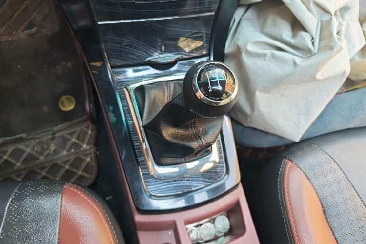 Used BYD Surui 2015 1.5L Manual Luxury Model Gear Lever