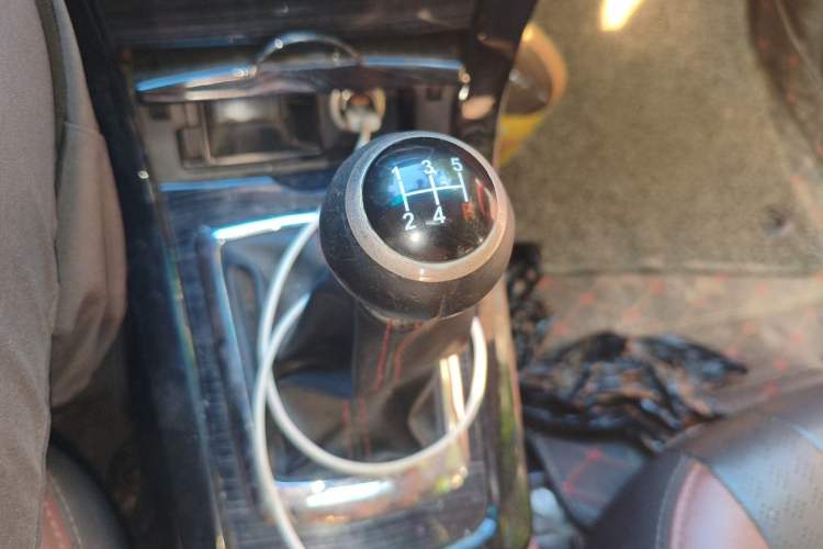 Used BYD Surui 2015 Revised Version 1.5L Manual Luxury Edition Gear Lever