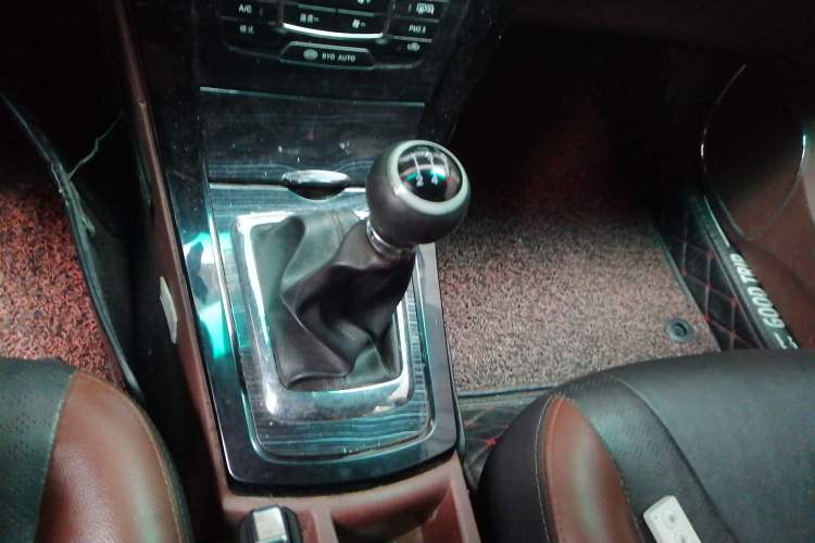 Used BYD Surui 2015 1.5L Manual Luxury Model Gear Lever