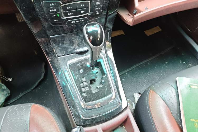 Used BYD Surui 2015 1.5L Automatic Luxury Model Gear Lever