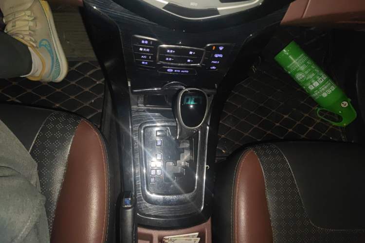 Used BYD Surui 2015 1.5L Automatic Luxury Model Gear Lever