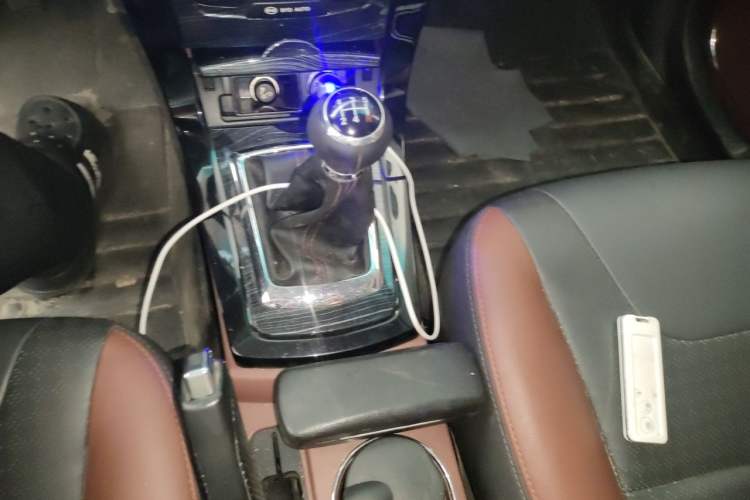 Used BYD Surui 2015 Revised Version 1.5L Manual Luxury Edition Gear Lever