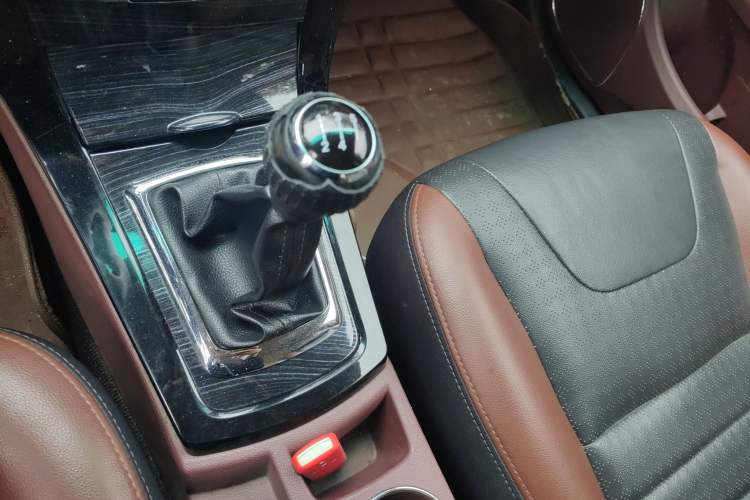 Used BYD Surui 2015 1.5L Manual Luxury Model Gear Lever