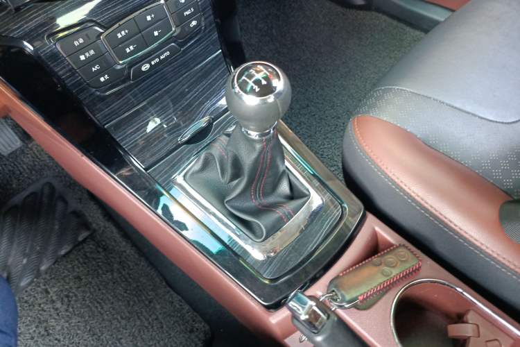 Used BYD Surui 2015 1.5L Manual Luxury Model Gear Lever