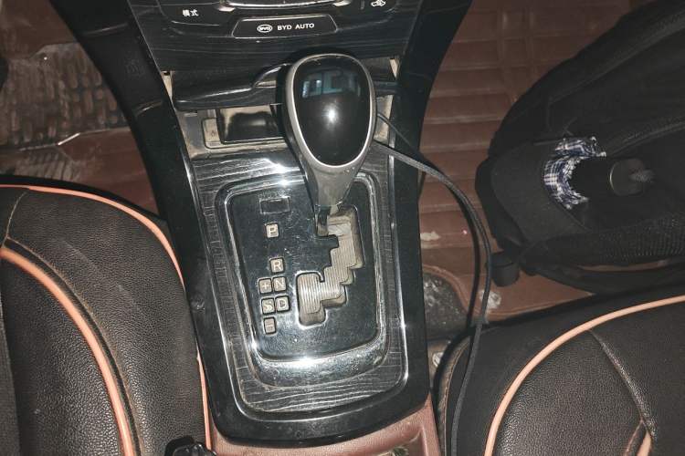Used BYD Surui 2015 1.5L Automatic Luxury Model Gear Lever