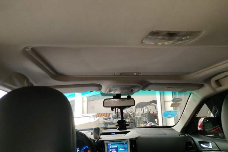 Used BYD Surui 2015 Revised Version 1.5L Manual Luxury Edition Headliner