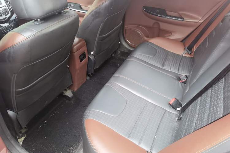 Used BYD Surui 2015 1.5L Manual Luxury Model Interior 1