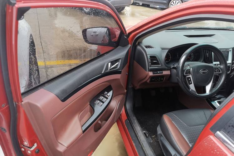 Used BYD Surui 2015 1.5L Manual Luxury Model Interior 2