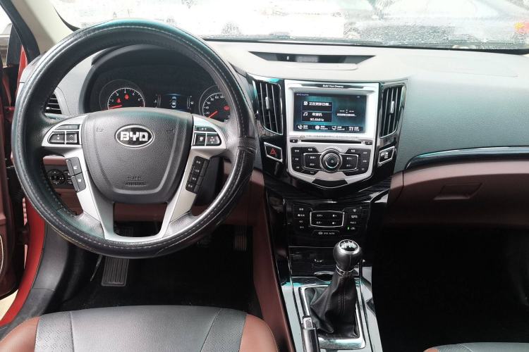 Used BYD Surui 2015 1.5L Manual Luxury Model Interior 3