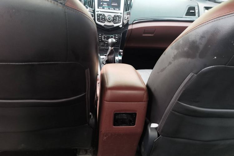 Used BYD Surui 2015 1.5L Manual Luxury Model Interior 5