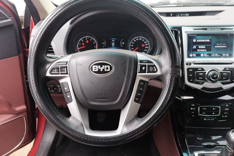Used BYD Surui 2015 1.5L Manual Luxury Model Interior 6