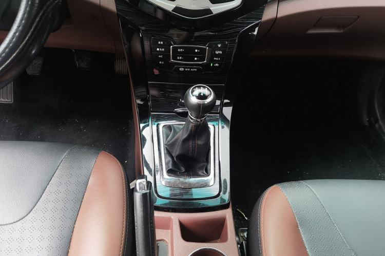 Used BYD Surui 2015 1.5L Manual Luxury Model Interior 7