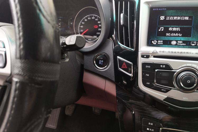 Used BYD Surui 2015 1.5L Manual Luxury Model Interior 9
