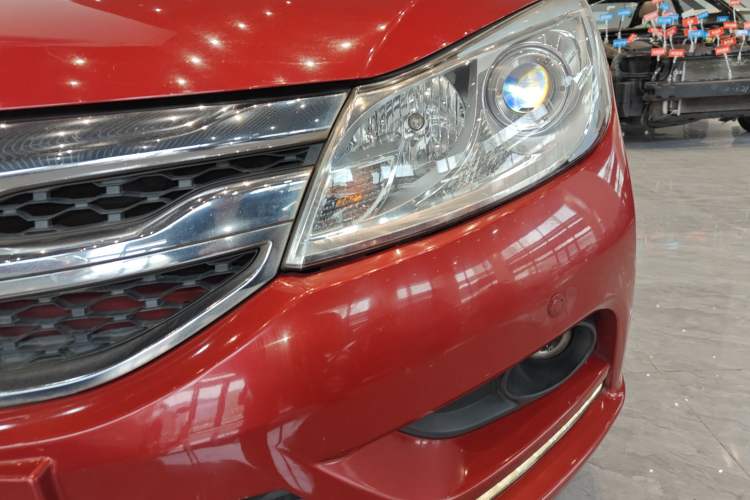 Used BYD Surui 2015 1.5L Manual Comfort Model Left Front Headlight