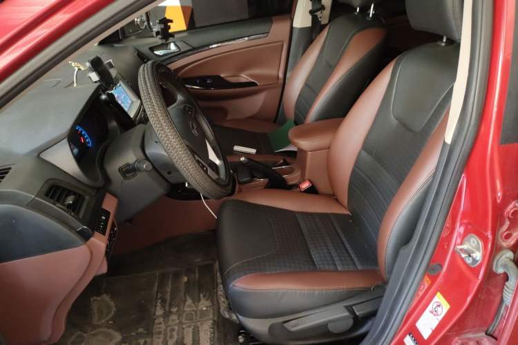 Used BYD Surui 2015 Revised Version 1.5L Manual Luxury Edition Left Front Seat
