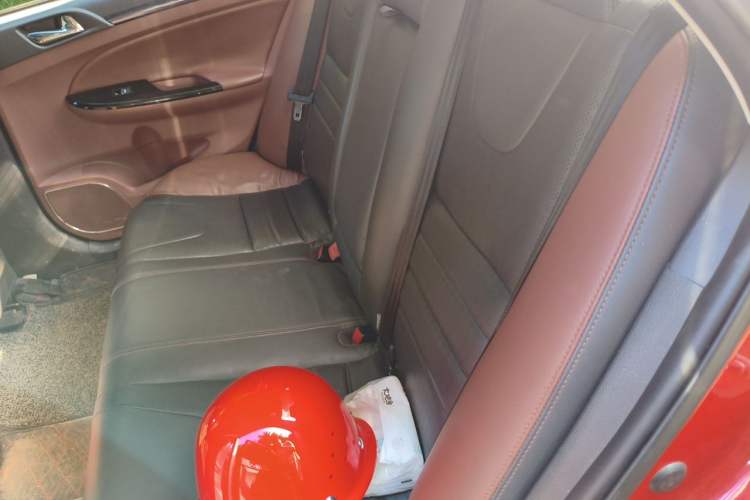 Used BYD Surui 2015 Revised Version 1.5L Manual Luxury Edition Left Rear Seat