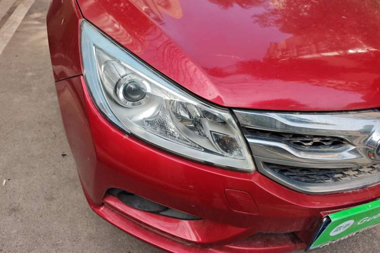 Used BYD Surui 2015 Revised Version 1.5L Manual Luxury Edition Right Front Headlight