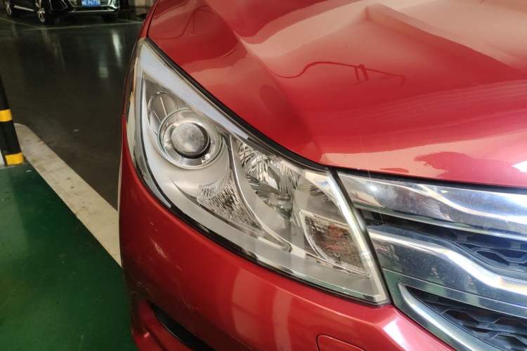 Used BYD Surui 2015 Revised Version 1.5L Manual Luxury Edition Right Front Headlight