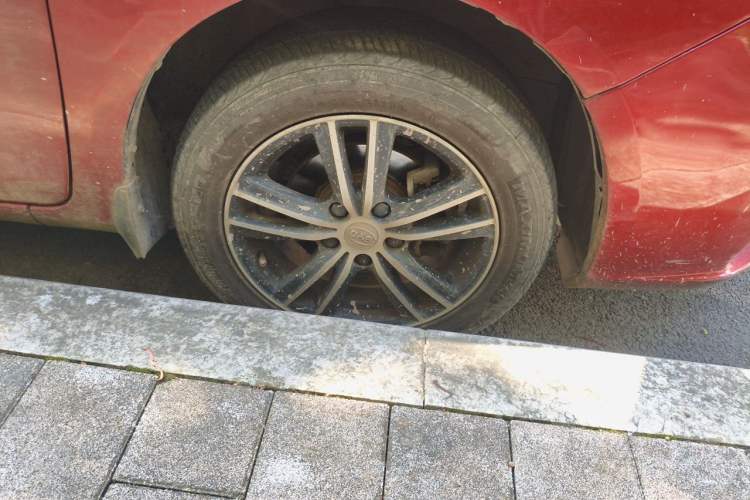 Used BYD Surui 2015 Revised Version 1.5L Manual Luxury Edition Right Front Wheel Hub