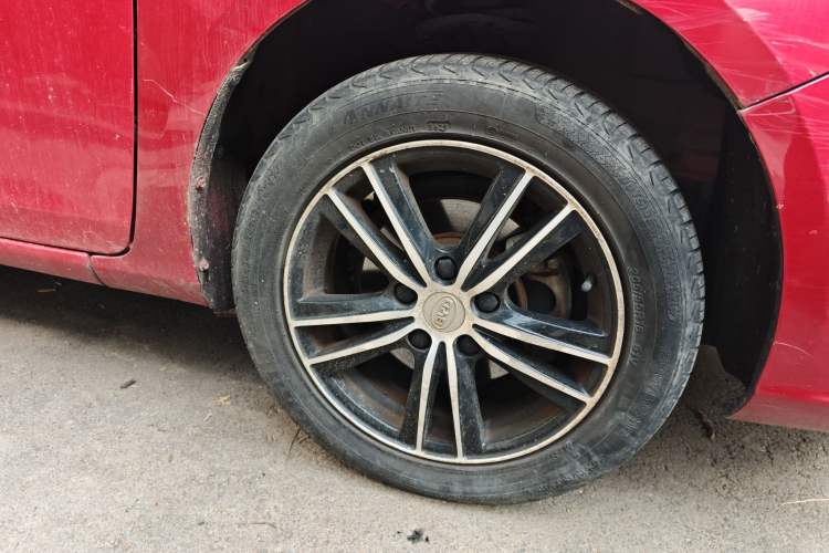 Used BYD Surui 2015 Revised Version 1.5L Manual Luxury Edition Right Front Wheel Hub