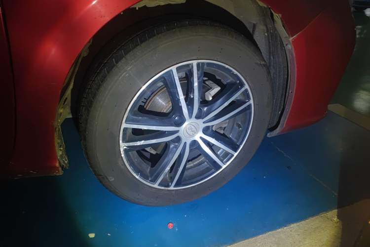 Used BYD Surui 2015 1.5L Automatic Luxury Model Right Front Wheel Hub