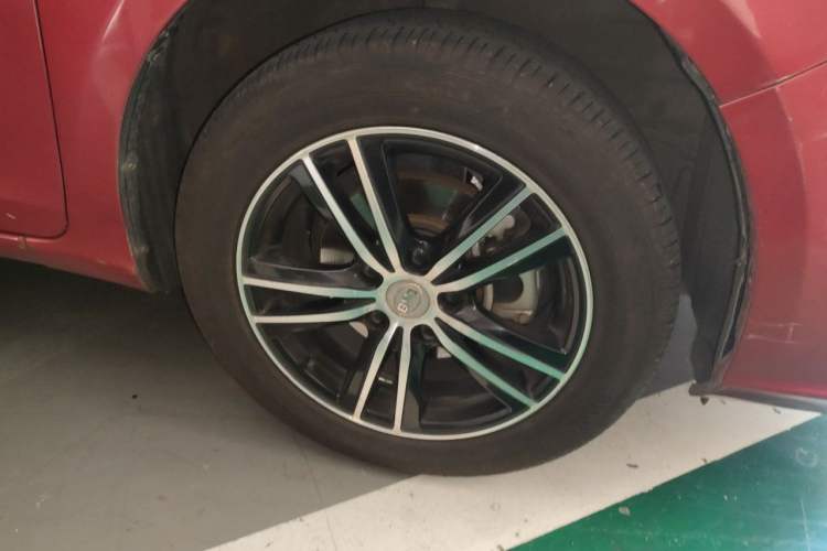 Used BYD Surui 2015 Revised Version 1.5L Manual Luxury Edition Right Front Wheel Hub