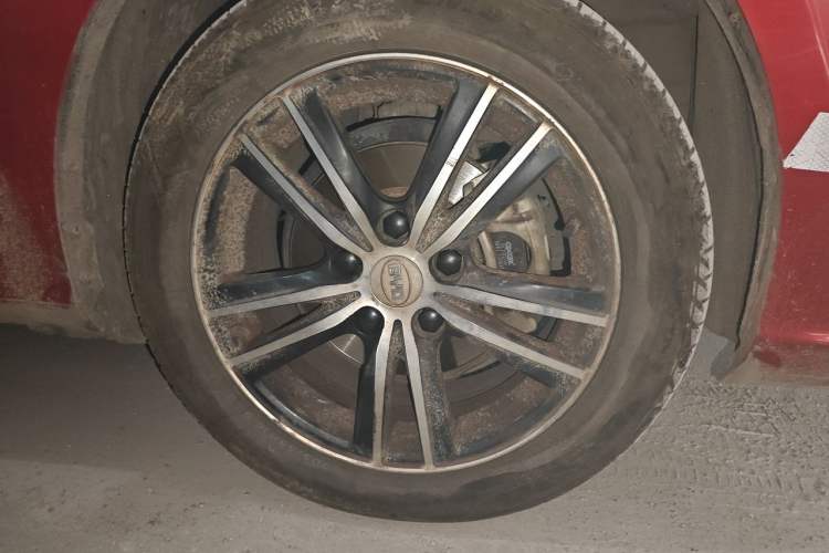 Used BYD Surui 2015 1.5L Automatic Luxury Model Right Front Wheel Hub