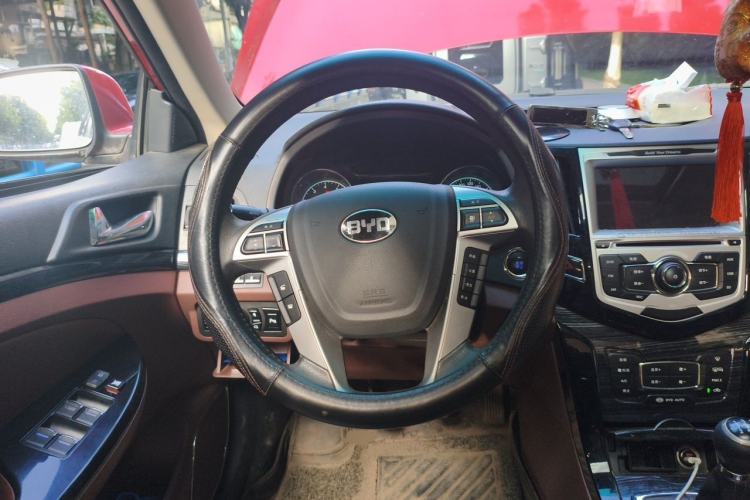 Used BYD Surui 2015 Revised Version 1.5L Manual Luxury Edition Steering Wheel