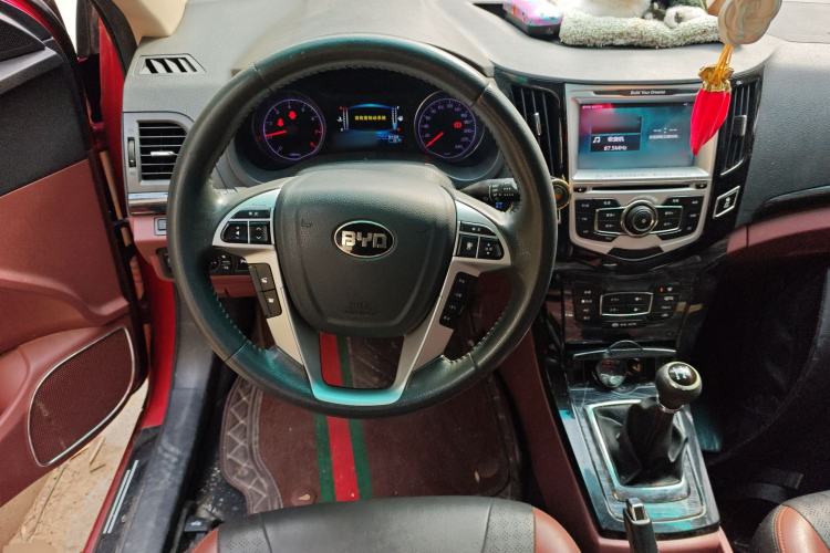 Used BYD Surui 2015 Revised Version 1.5L Manual Luxury Edition Steering Wheel