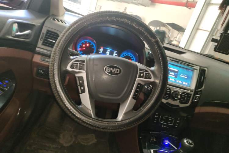 Used BYD Surui 2015 Revised Version 1.5L Manual Luxury Edition Steering Wheel
