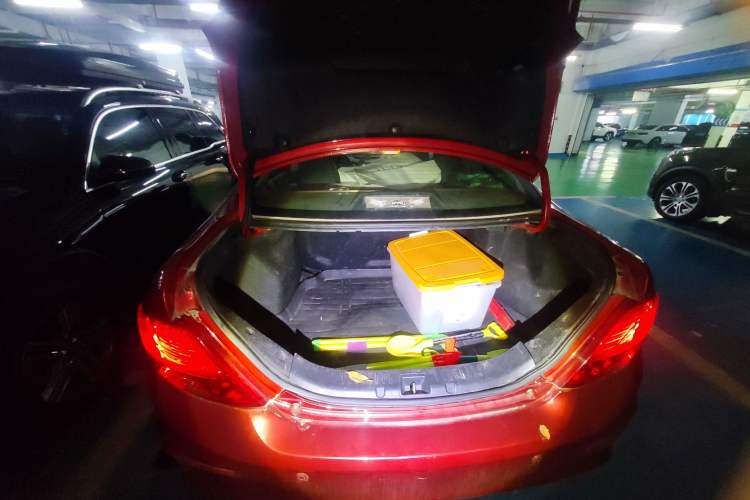 Used BYD Surui 2015 1.5L Automatic Luxury Model Trunk