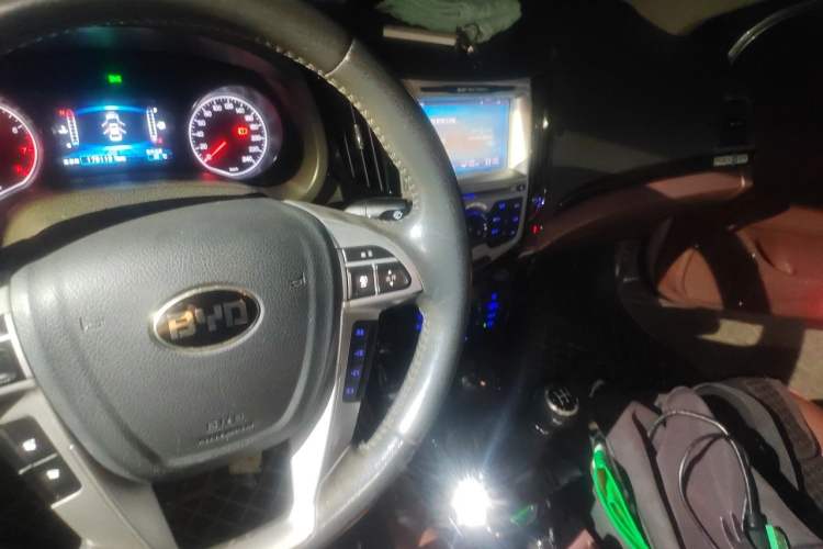 Used BYD Surui 2015 Revised Version 1.5L Manual Luxury Edition Audio And AC Panel