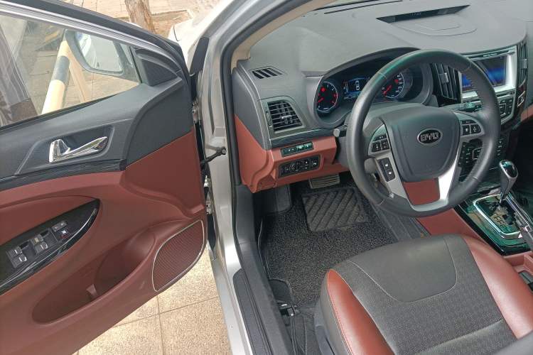 Used BYD Surui 2015 1.5L Automatic Luxury Model Driver Seat