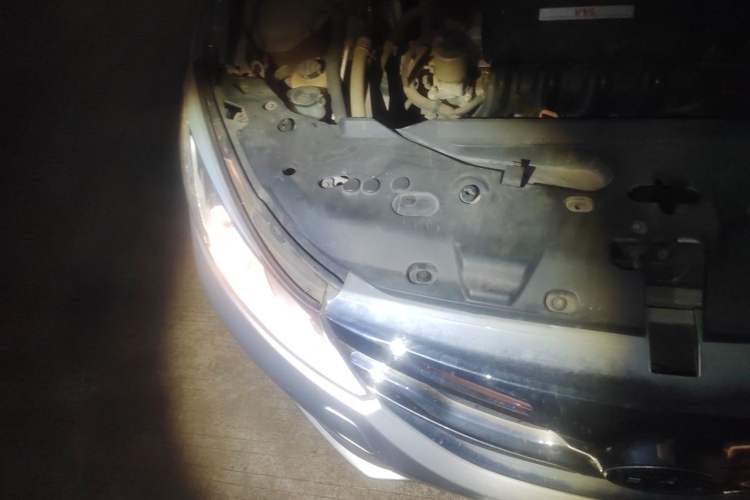 Used BYD Surui 2015 Revised Version 1.5L Manual Luxury Edition Engine Bay Right
