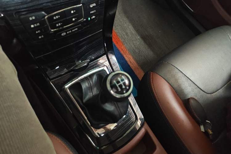 Used BYD Surui 2015 1.5L Manual Luxury Model Gear Lever