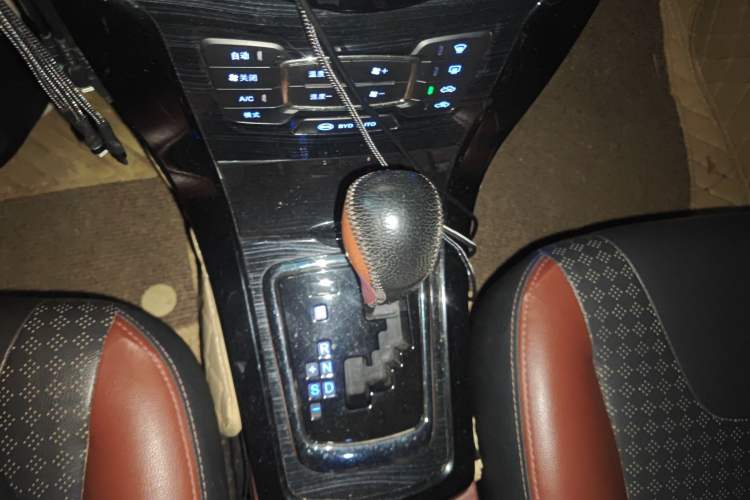 Used BYD Surui 2015 1.5L Automatic Comfort Edition Gear Lever