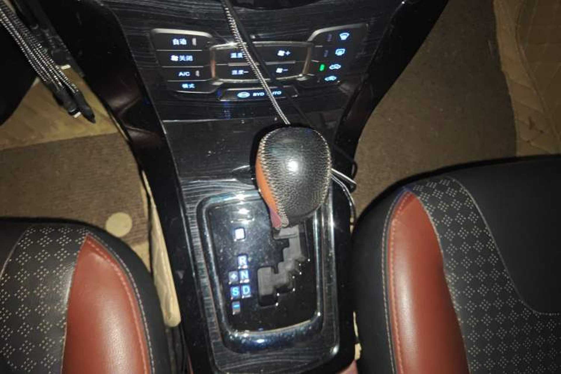 Used BYD Surui 2015 1.5L Automatic Comfort Edition Gear Lever