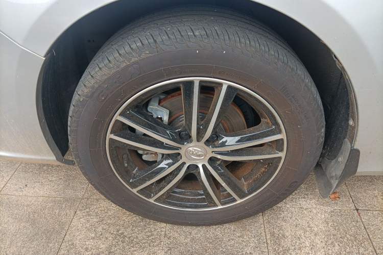 Used BYD Surui 2015 1.5L Automatic Luxury Model Left Front Wheel Hub