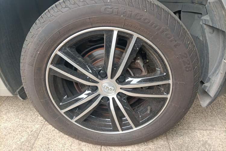 Used BYD Surui 2015 1.5L Automatic Luxury Model Left Rear Wheel Hub