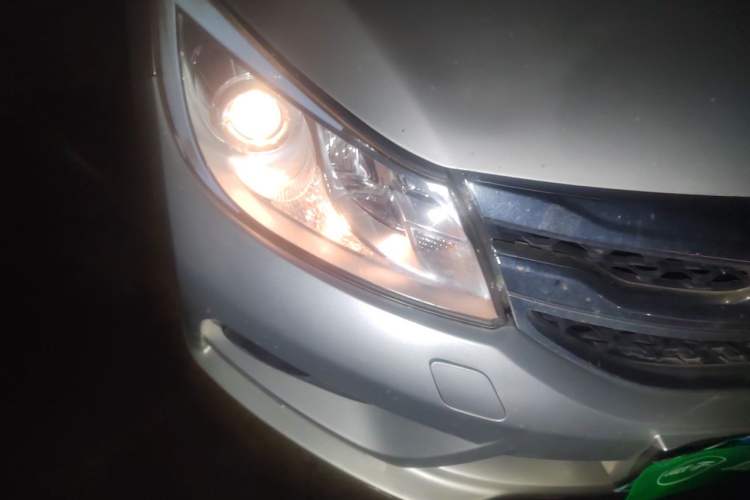 Used BYD Surui 2015 Revised Version 1.5L Manual Luxury Edition Right Front Headlight