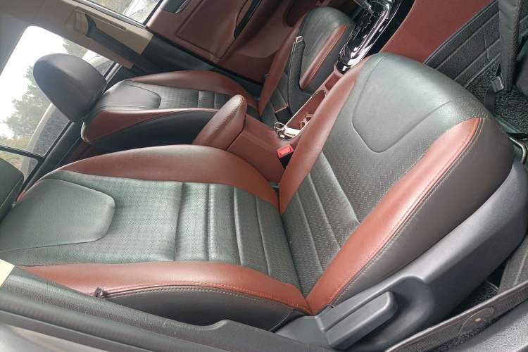 Used BYD Surui 2015 1.5L Automatic Luxury Model Right Front Seat