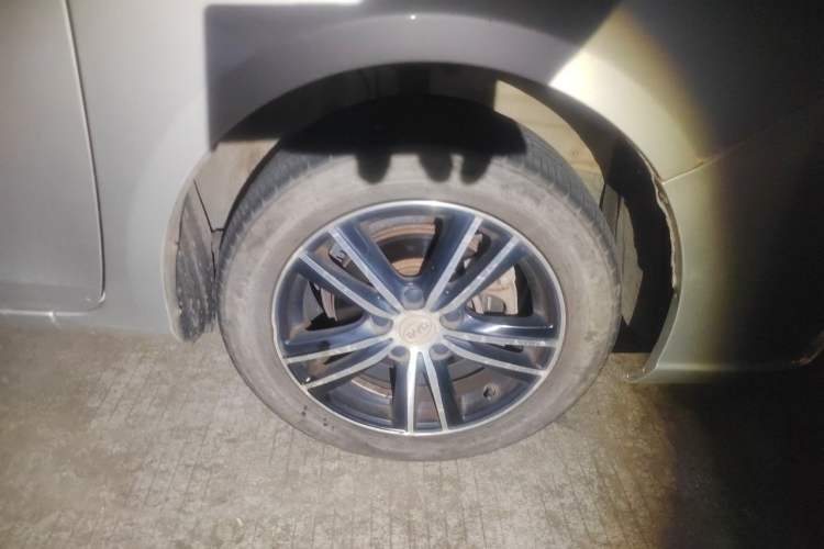 Used BYD Surui 2015 Revised Version 1.5L Manual Luxury Edition Right Front Wheel Hub