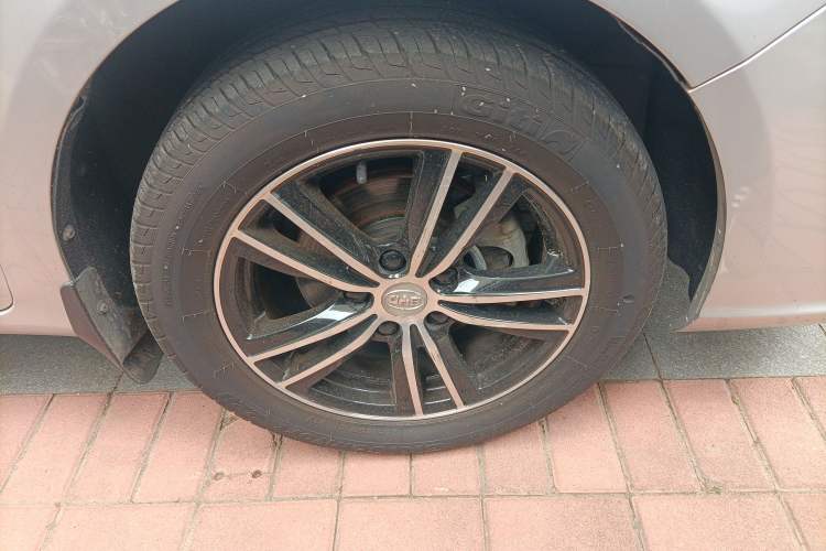 Used BYD Surui 2015 1.5L Automatic Luxury Model Right Front Wheel Hub