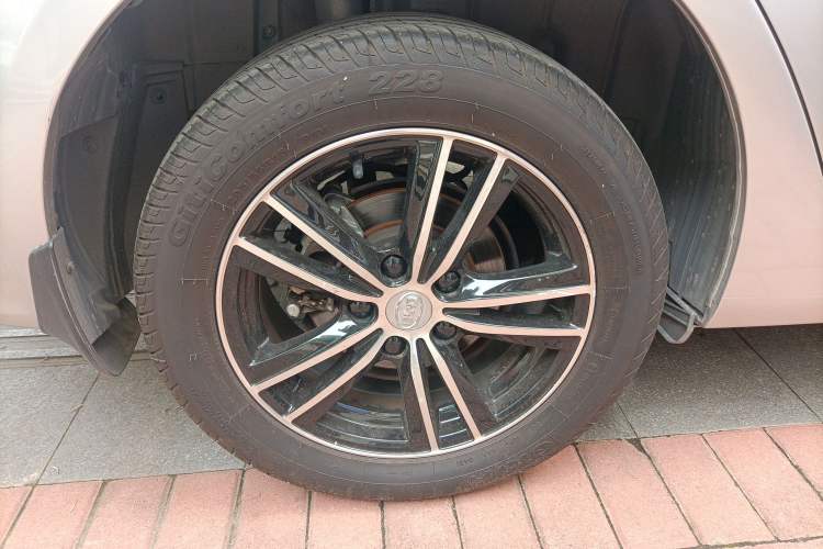 Used BYD Surui 2015 1.5L Automatic Luxury Model Right Rear Wheel Hub