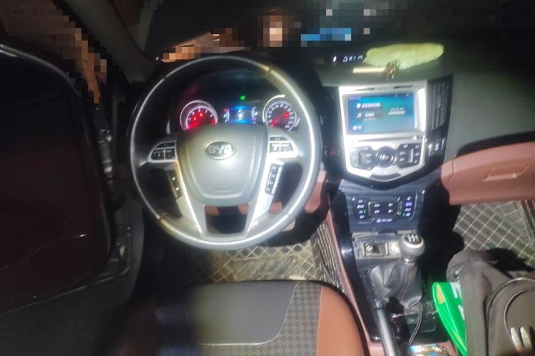 Used BYD Surui 2015 Revised Version 1.5L Manual Luxury Edition Steering Wheel